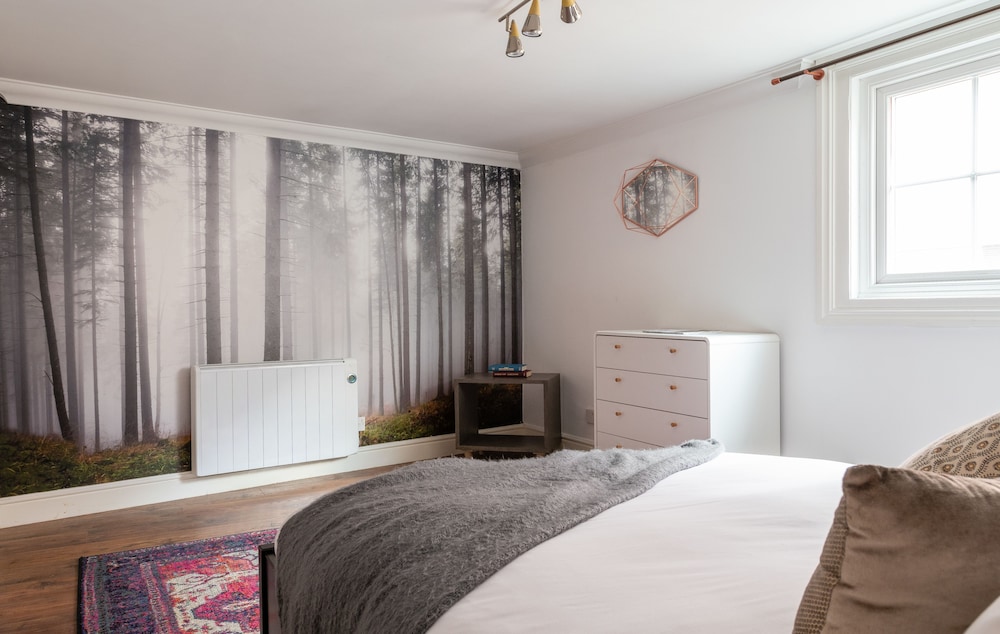 The Historic Gem - Sleek & Central 3bdr Maisonette view 3
