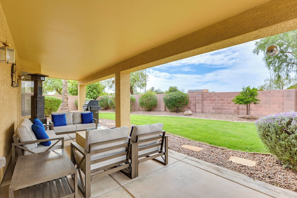 Spacious & Fenced Yard: Relaxing Home in Surprise