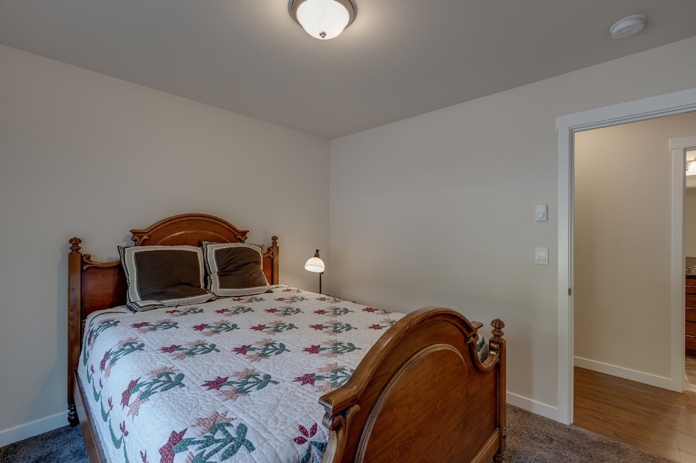47MF - WiFi - Lakefront - Sleeps 6 view 2