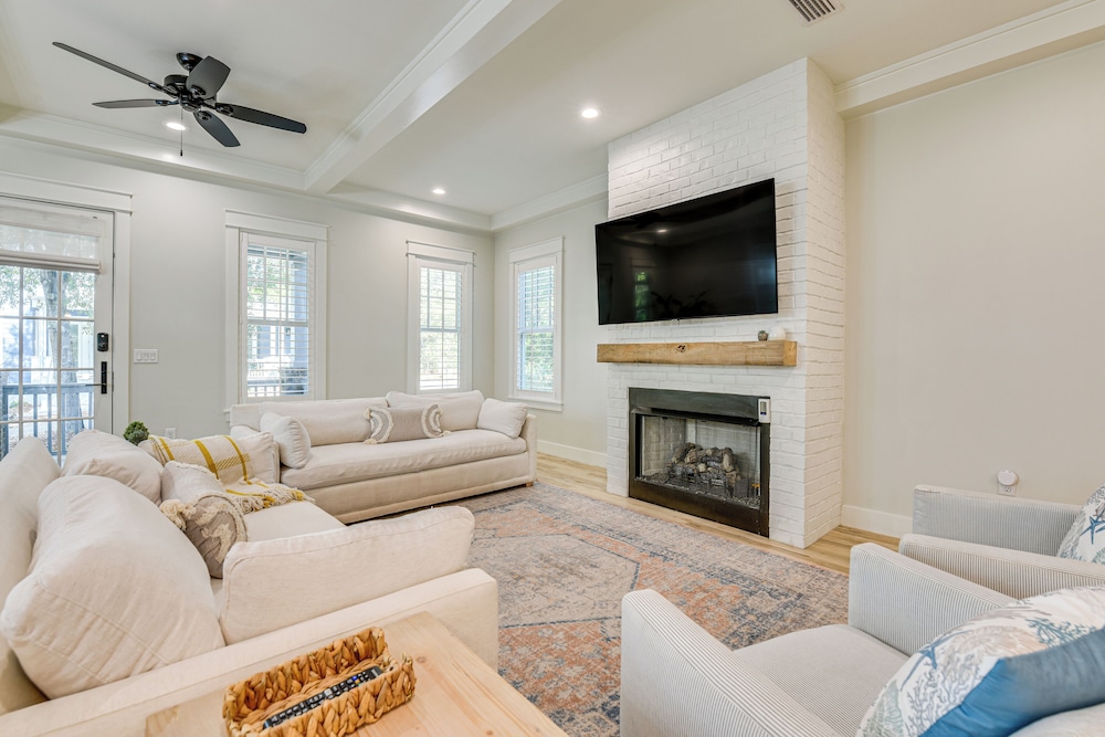 Walk to Gulf: Modern Retreat in Santa Rosa Beach!