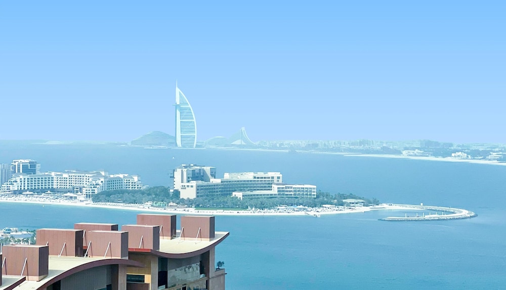 bnbme | The Palm Tower | STUDIO
