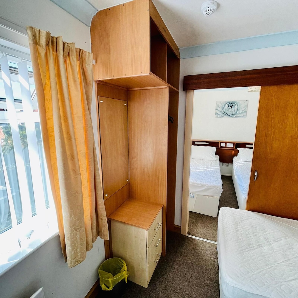 Lyndene Holiday Apartments