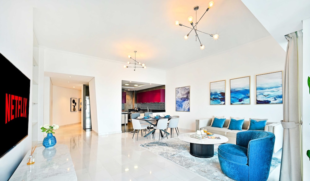 LUX Cayan Superior Suite 4 Dubai Marina