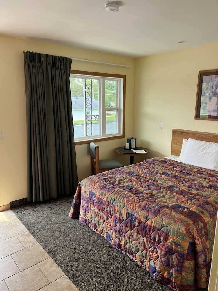 All Star Inn & Suites