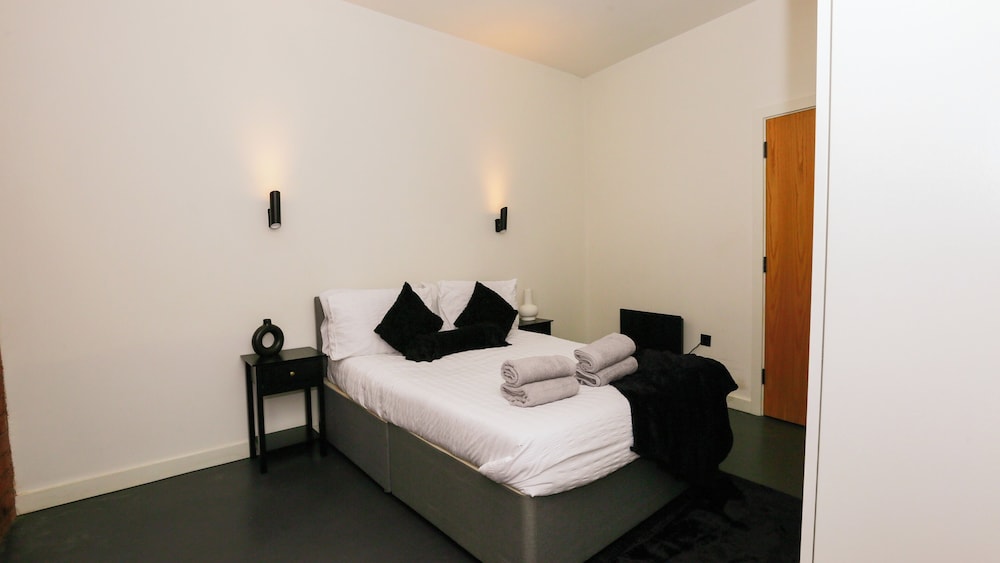 The Nichols Building Spacious 3-bedroom Apartment
