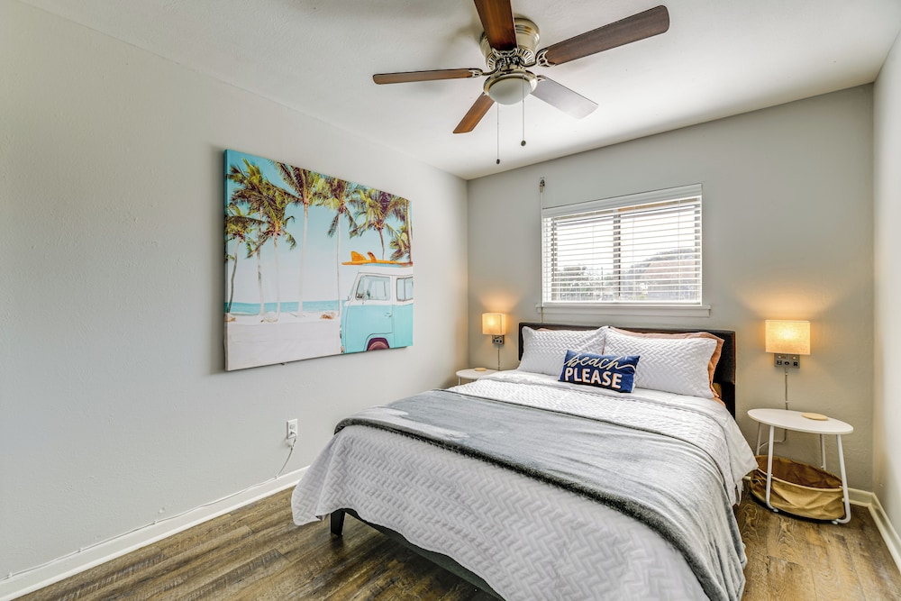 Game Room & Grill: Family Home in Corpus Christi!