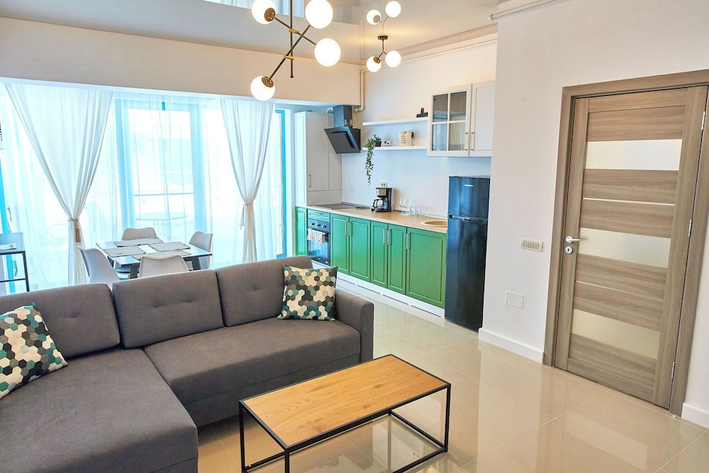 Cnc Zev Apartment