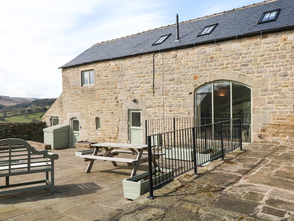 Hope Valley Vacations - Broadwood Barn - Property Image 1