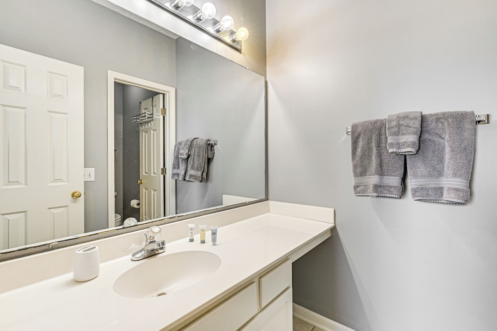 5 Mi to Myrtle Beach Hot Spots: Condo w/ Perks!