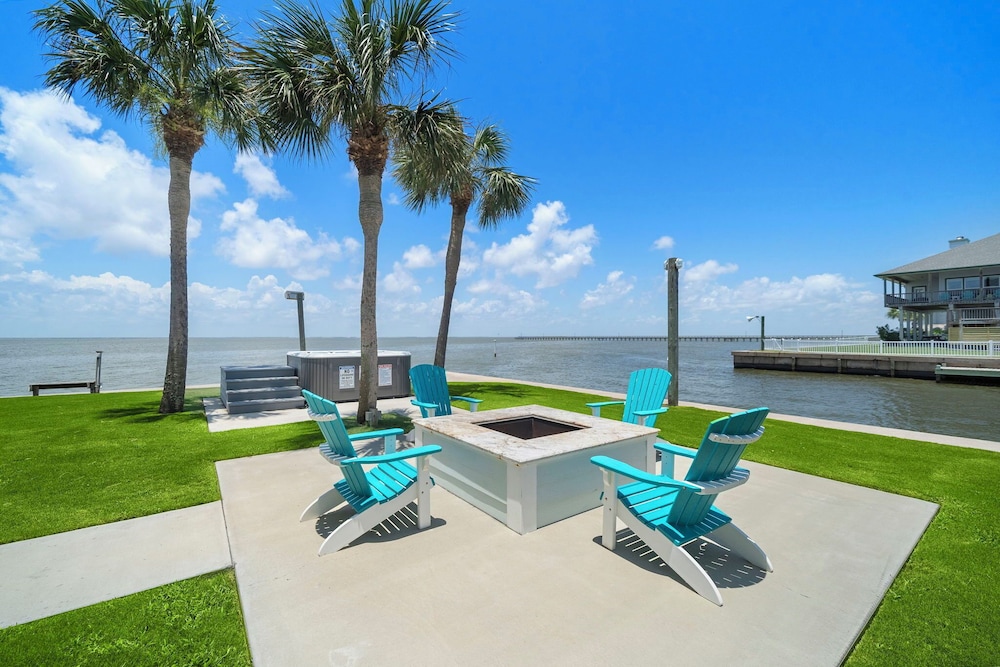 Blue Marlin Bayfront Retreat by Ryson Vacation Rentals