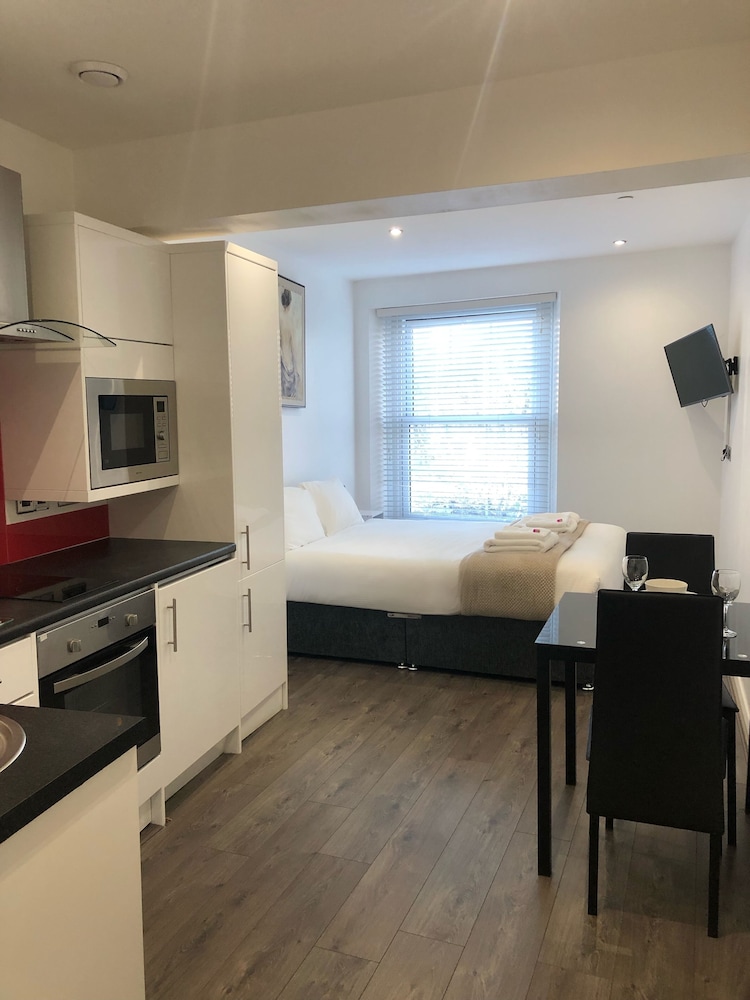 Fox House, Studio Apartments