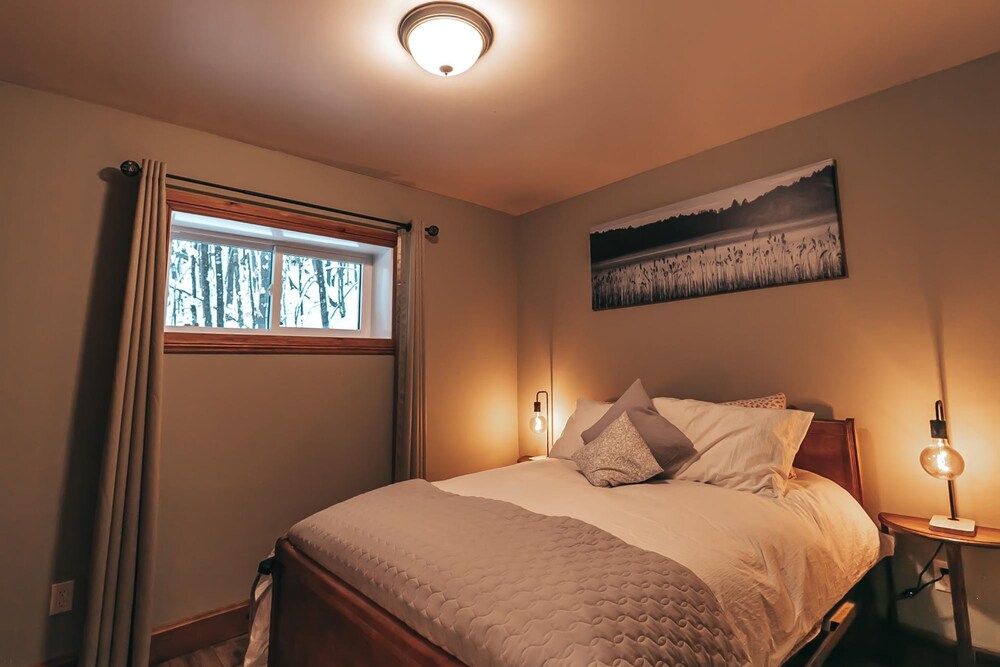 The Pika - Beautiful Mountain-top Cottage With 23 Acres of Private Land With Hiking