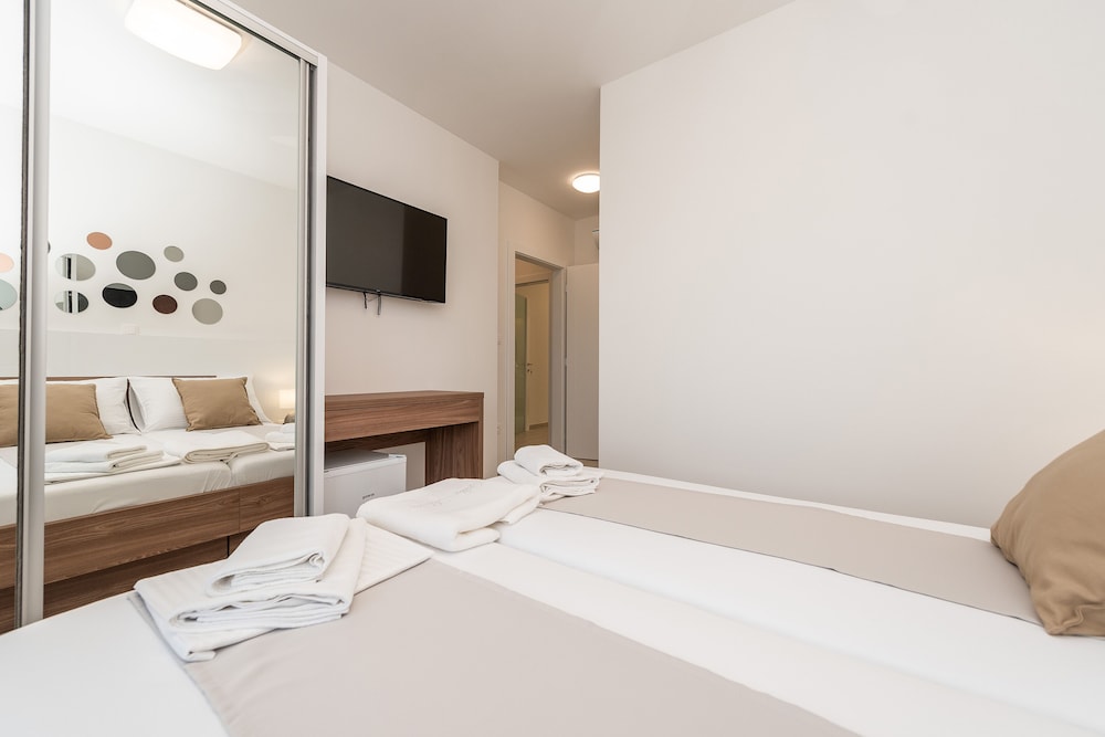Apartments & Rooms Pool Villas Maris B view 5