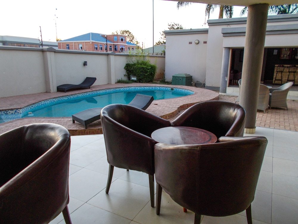 Four Pillars Lodge