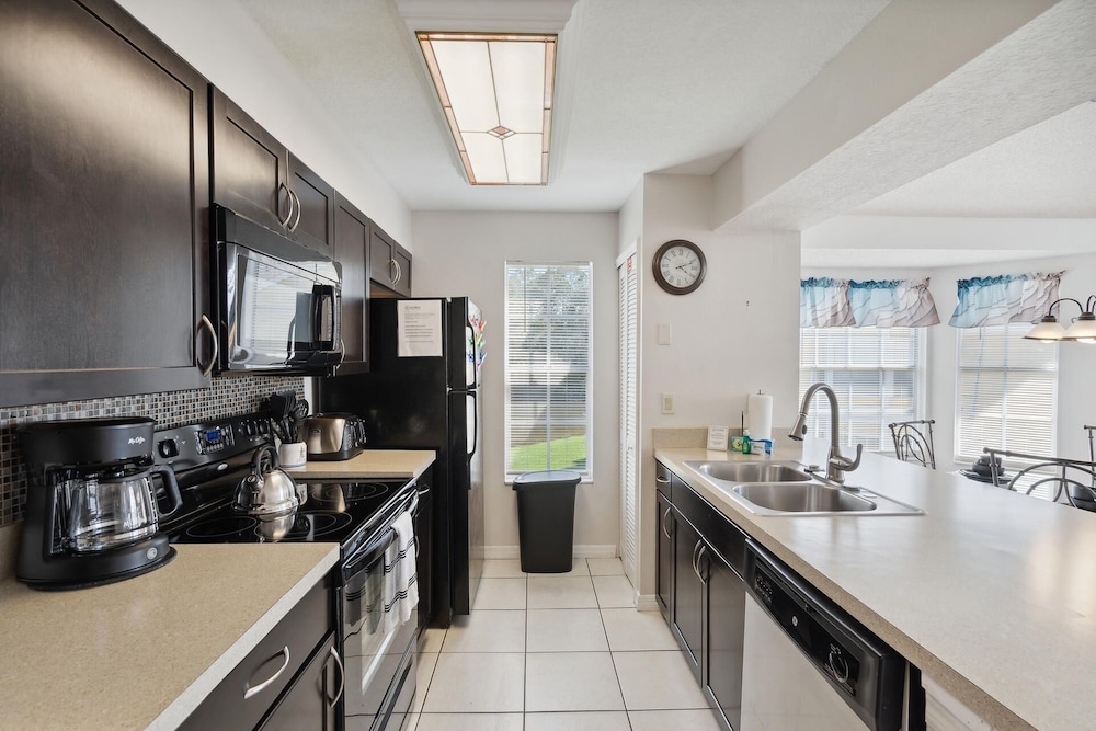 Sweetwater Club 3 Bedroom Condo 7 miles to Disney 3 Condo