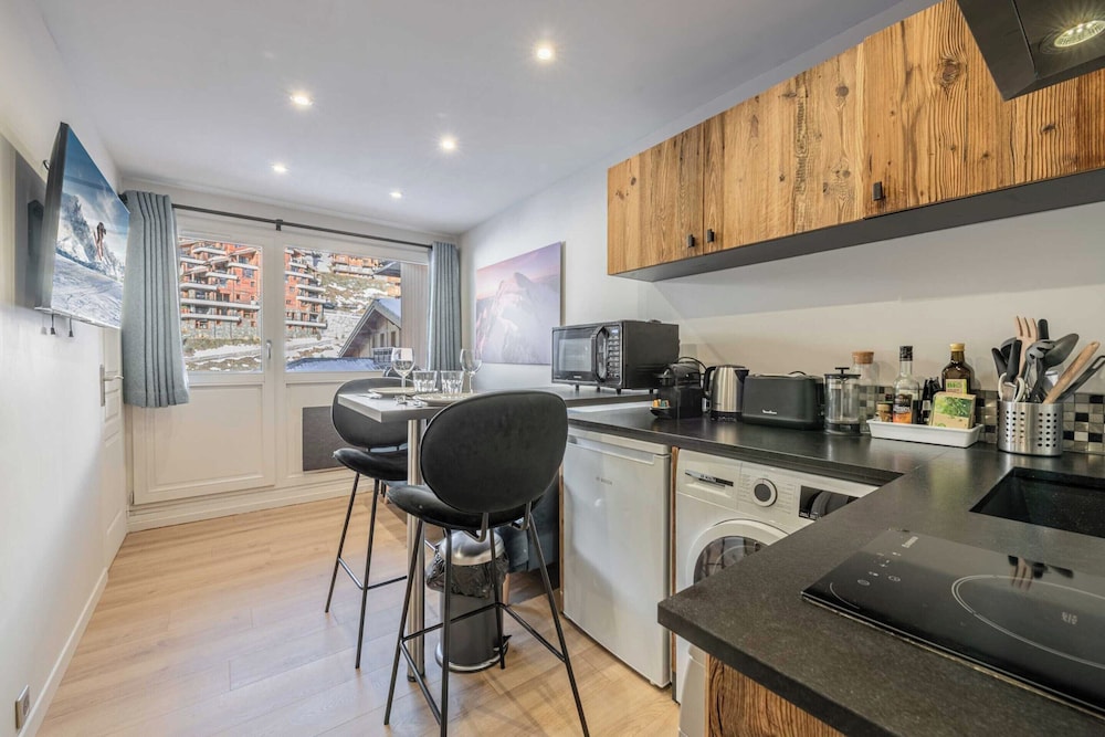 2 Bedroom Apartment With Parking and Balcony