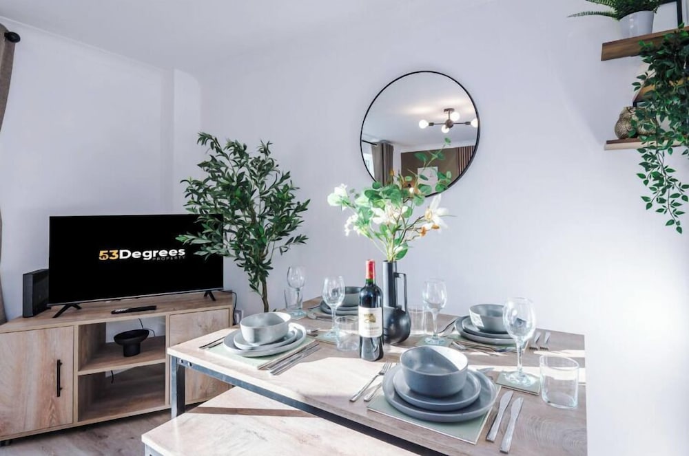 4 Eversley Park