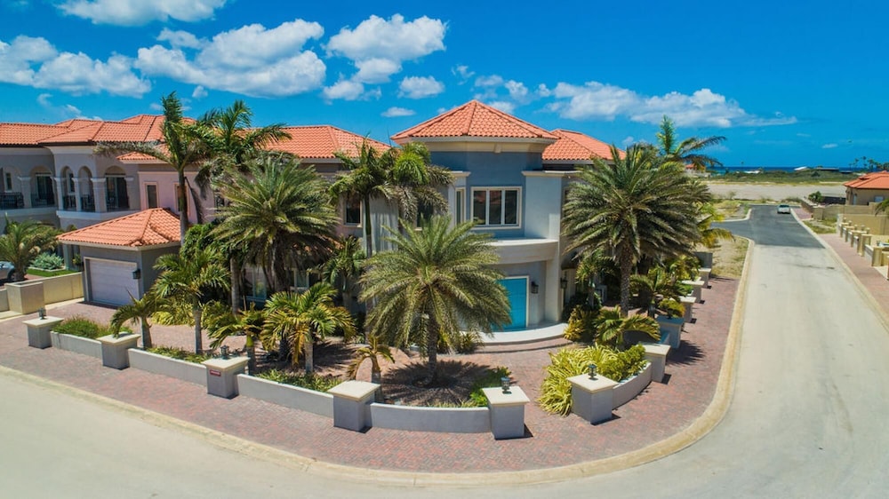 Brand NEW 4BR 5BA Villa w Privatepool Seaviews
