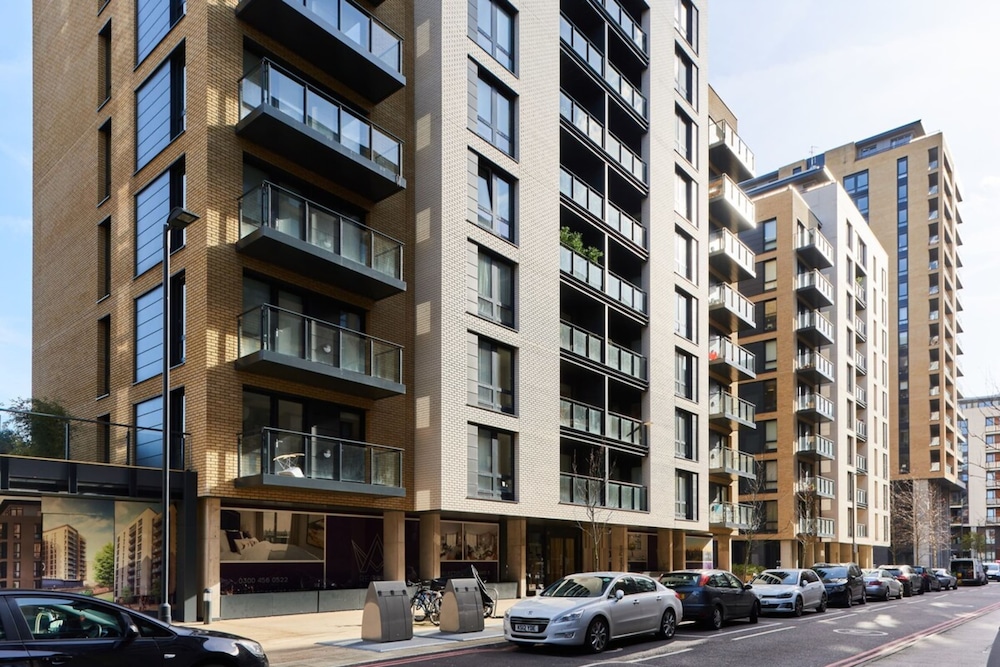 Beautiful 1 Bedroom With Balcony Near Mile End