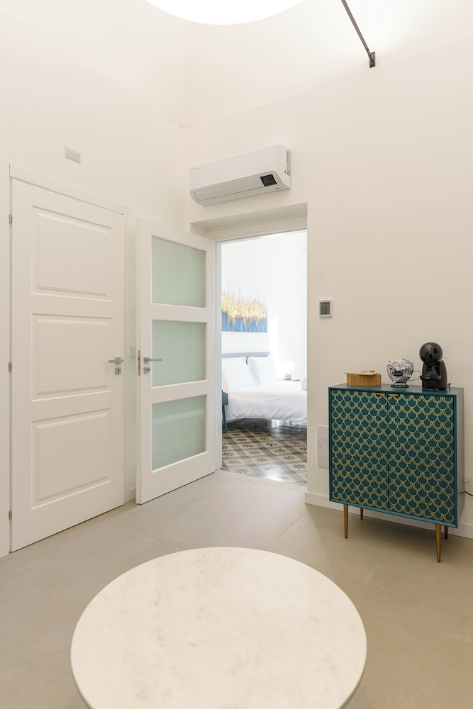 KleoSuites