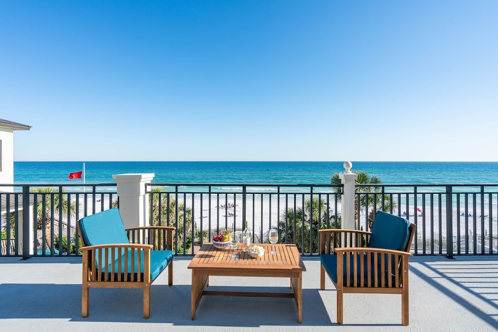 Promenade by Avantstay Beach Front Mansion w Breathtaking Views Pool