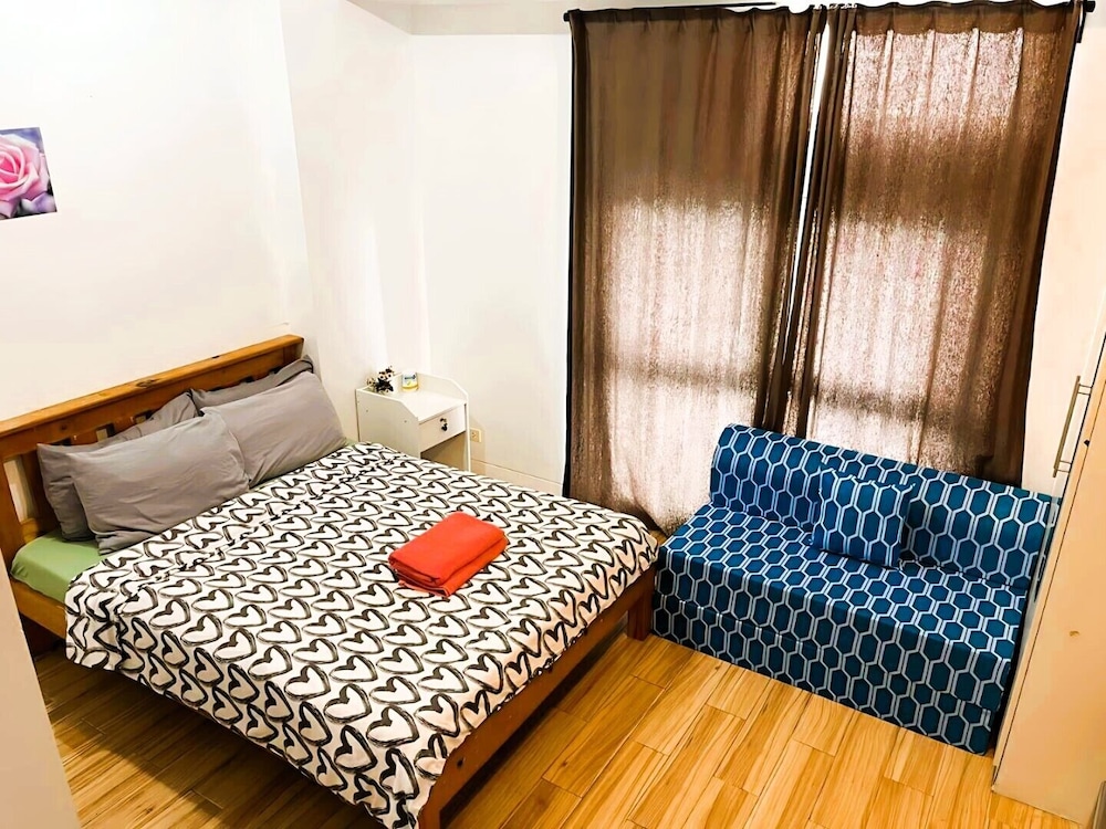 Holland Park Condominium
