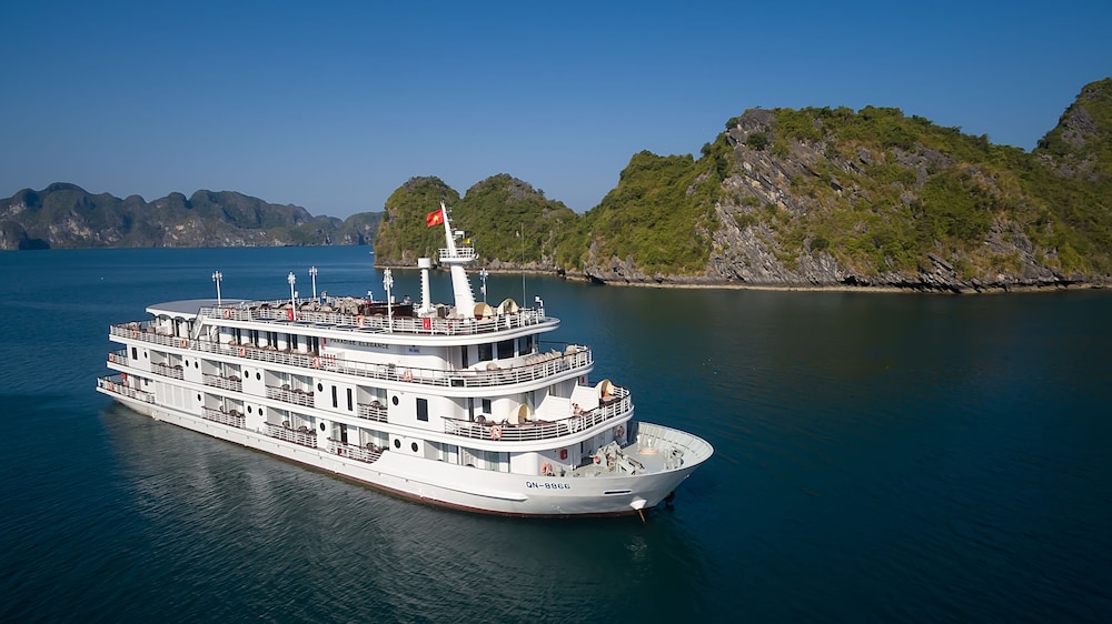 Paradise Elegance Cruise - Image 1