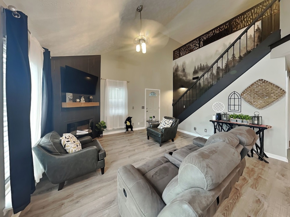 Hilltop Hideaway by Jackson Mountain Rentals
