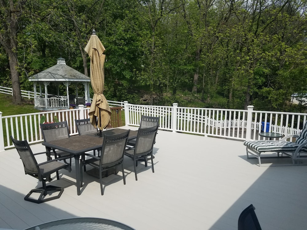 Hudson Manor Bed and Breakfast