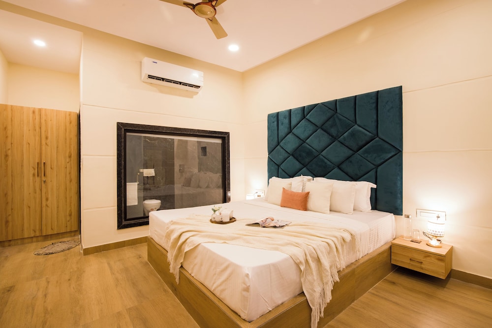 Alaya Stays 5BHK Roohmon's Farm Pvt Pool