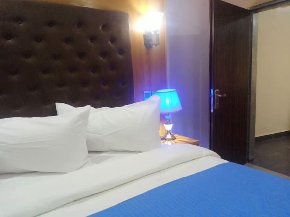 One World Luxury Hotel