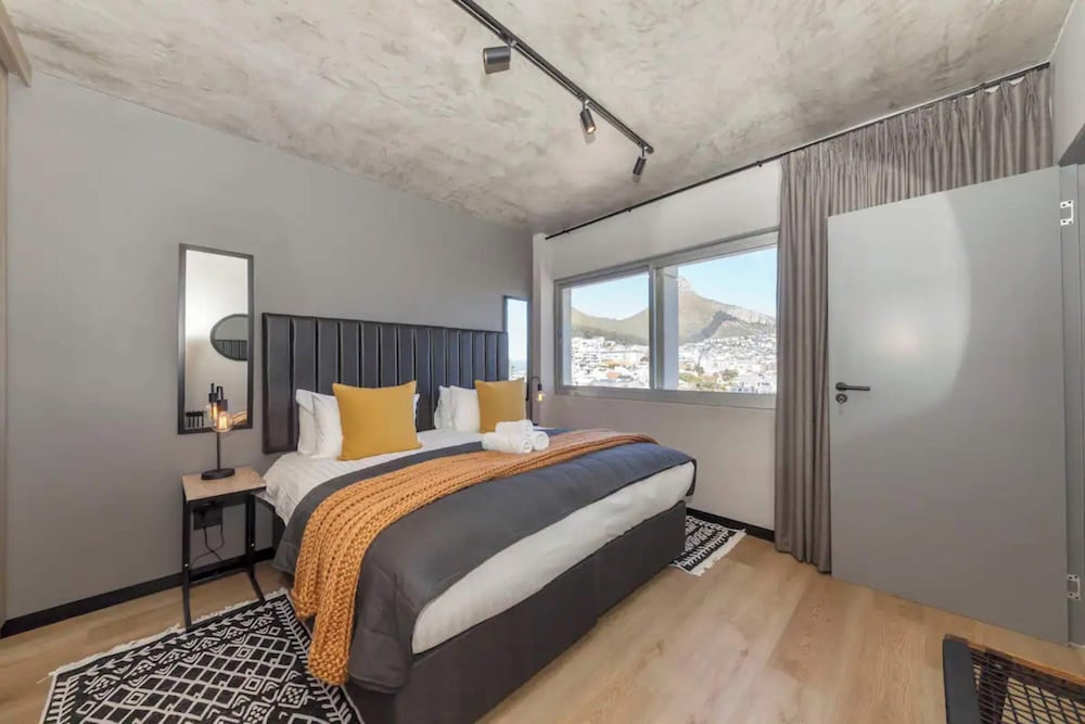 Chic & Sophisticated 1BD Apartment - Sea Point view 2