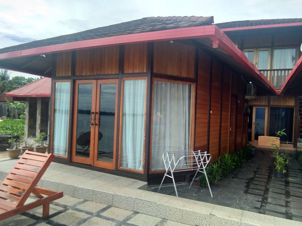 Tanta Moon Luxury Villas Siladen Island