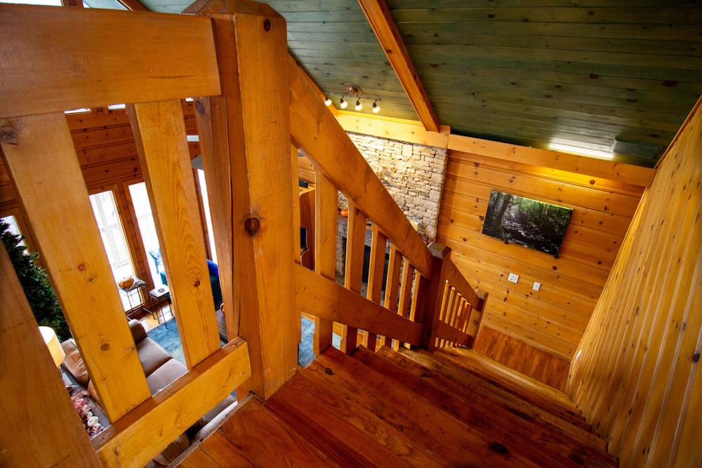 4BR Mountain View Cabin view 2