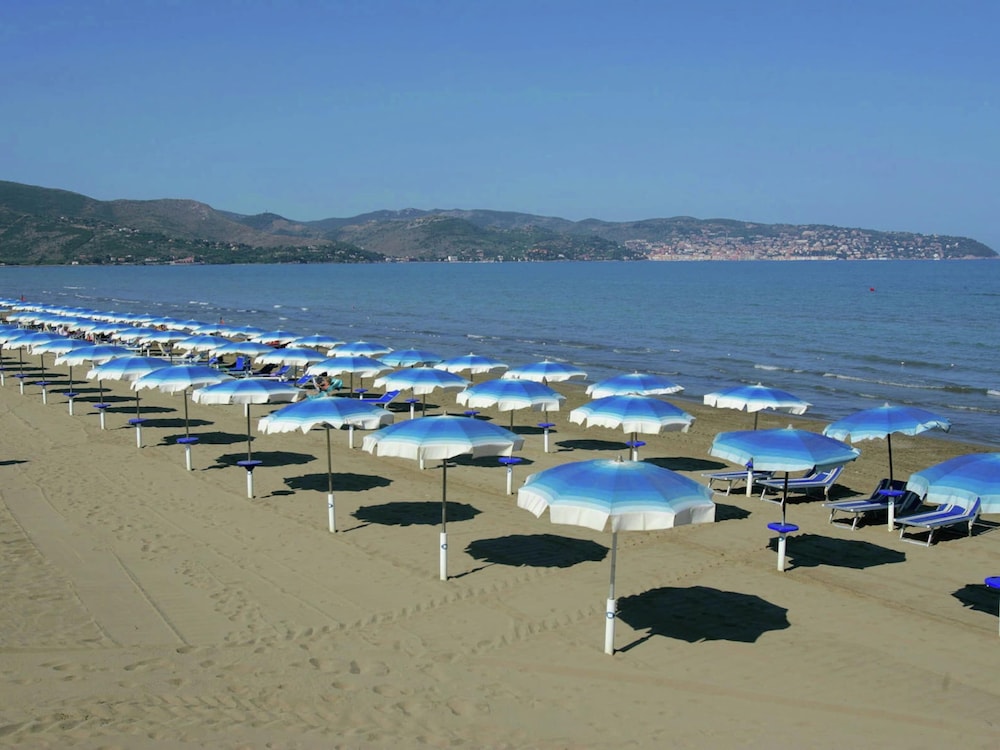 Lovely Holiday Home in Giannella near Beach view 2