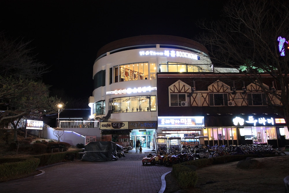 Book Home Gyeongju