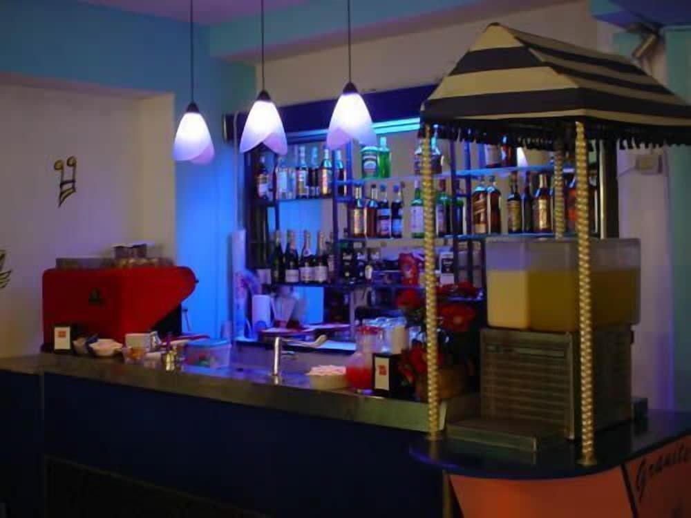 Food & Beverage