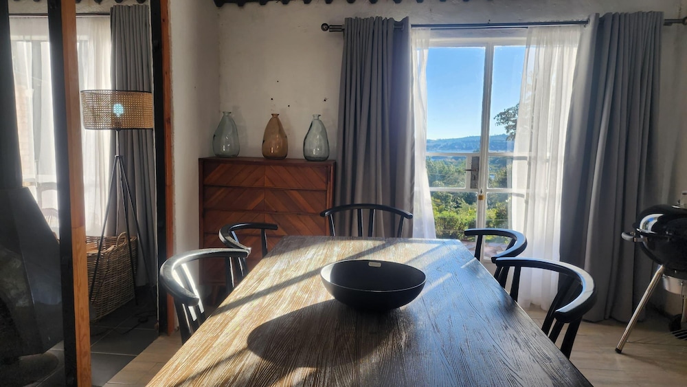 Two bed Nyanga Lakeside Cottage - 2298