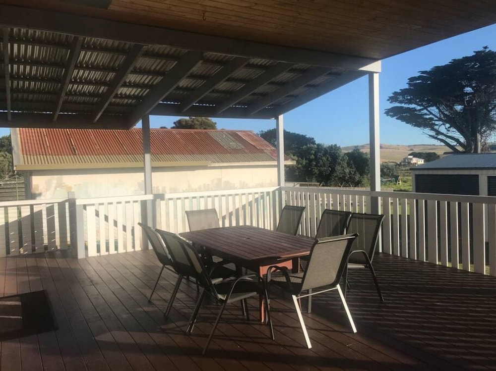 Colours By The Sea Wheelchair Pet-friendly Waterfront Retreat Fireplace Wood Supplied