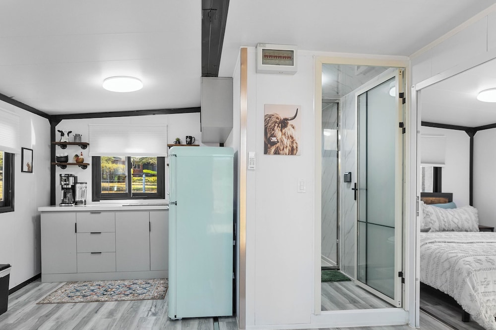Zebra Ranch 2-br Tiny Home Mtn View Trails Brbq