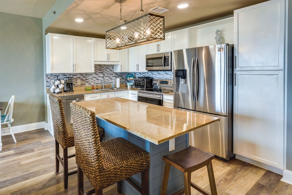 PCB Vacation Rental w/ Balcony & Beach Access!