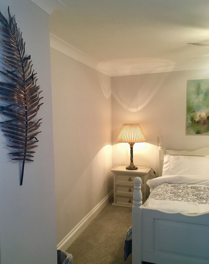 Beautiful 1BR in Historic St Aubin House view 5