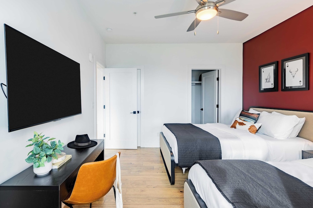13 Modern Condos Near Downtown Nashville 26 Total Bedrooms, Sleeps 90 The Heights by Avantstay
