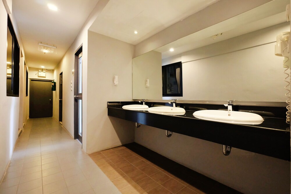 OYO 501 At Night Hostel - Image 3