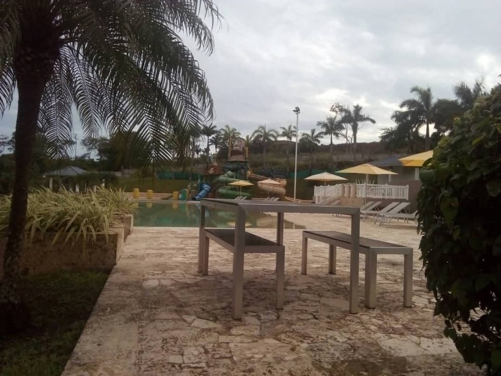 Room in Guest Room - Room in Comfortable Apartment Located on the Beach Very Close to the City