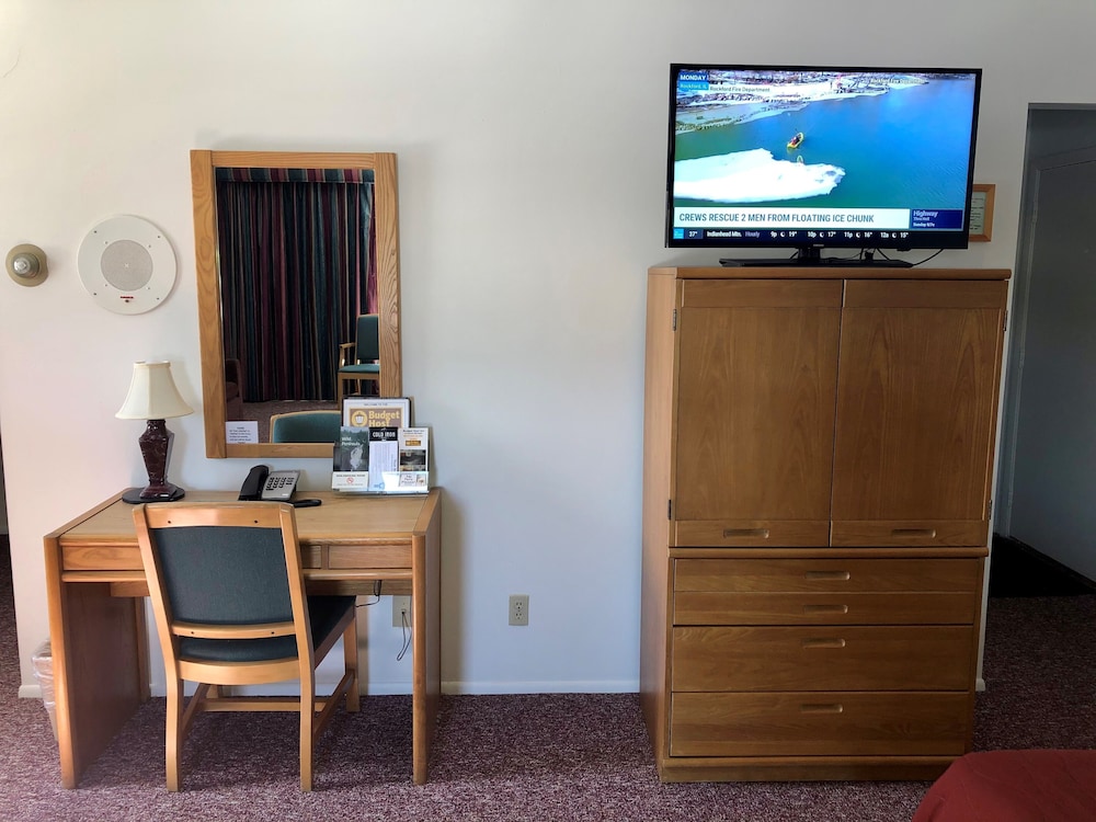 Budget Host Cloverland Motel