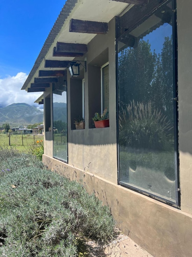 Munay Rural Home Near the Lake
