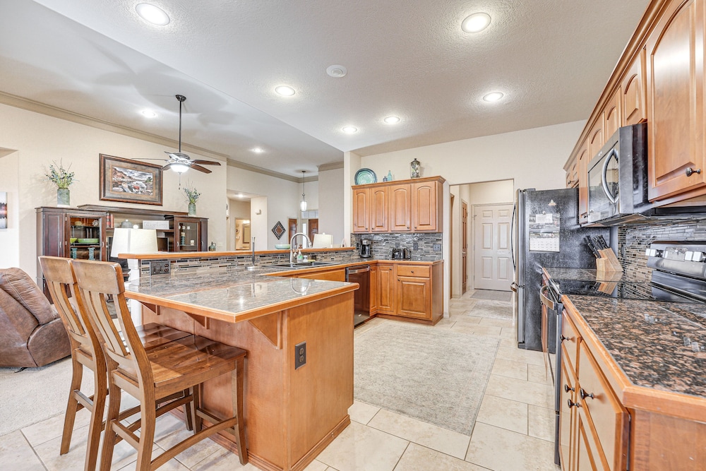 Relax Fireside: Branson West Gem w/ Hot Tub Access