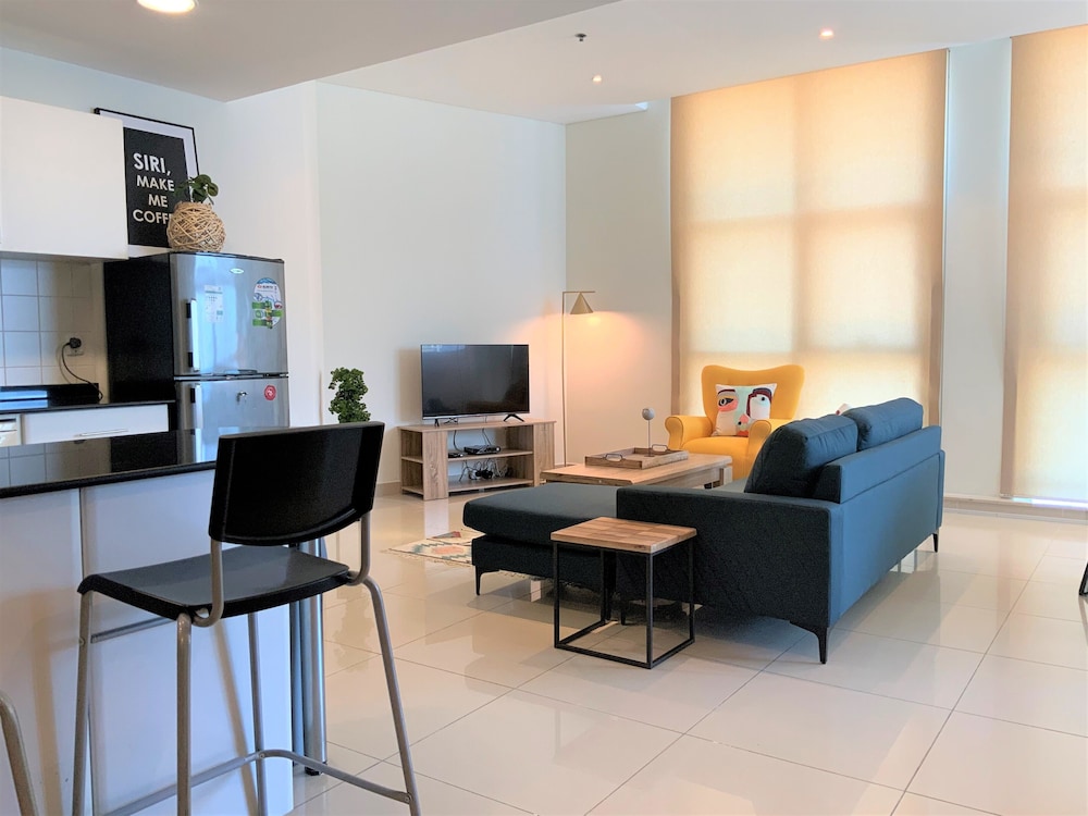 DHLA - Modern 2BR balcony in Marina
