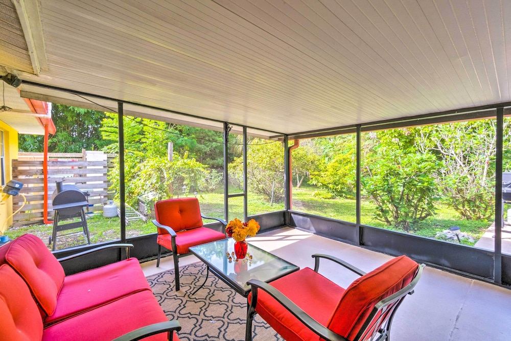 North Port Garden Home: Florida Room, Lanai!